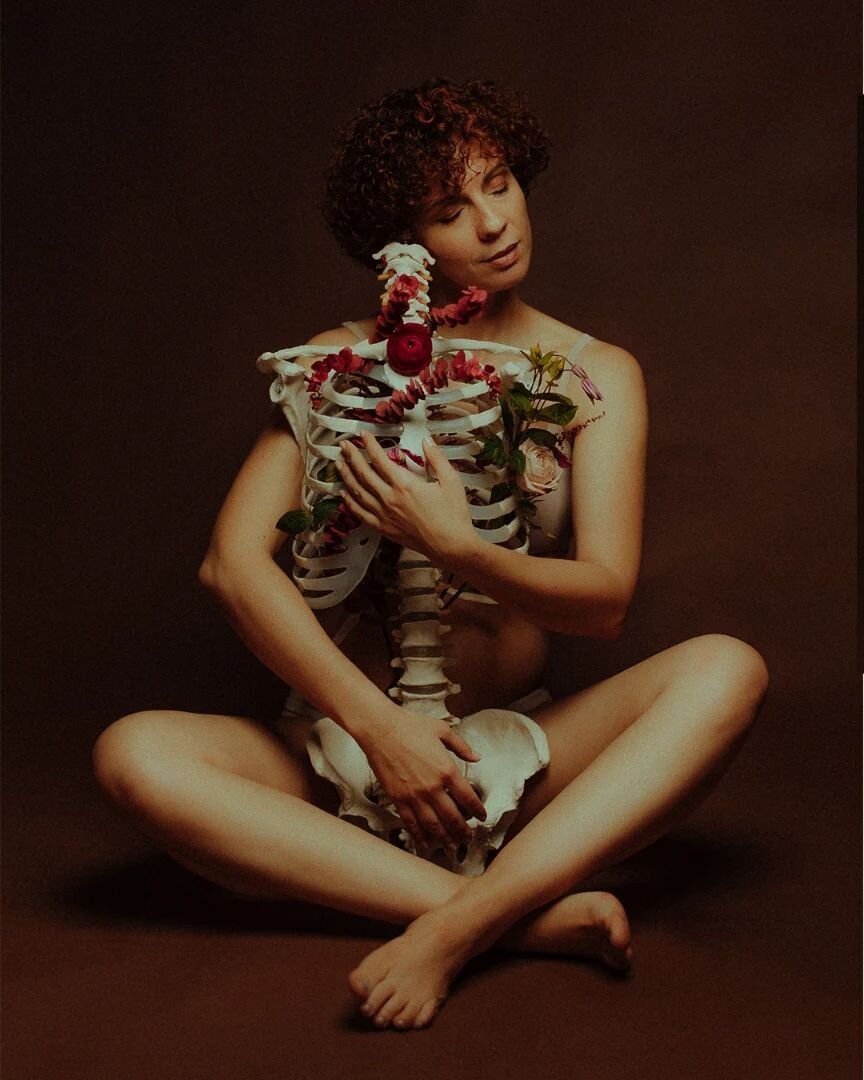 &Ccedil;a y est, c'est enfin en ligne ! D&eacute;couvrez la s&eacute;ance pour laquelle vous aviez le plus vot&eacute; ! 
Extrait de l'article que vous pouvez retrouver sur mon blog, lien dans la bio ⚡
"Elle avait depuis quelques mois l'id&eac