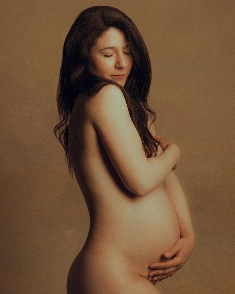 La beaut&eacute; d'un corps qui porte la vie.
.
✨ S&eacute;ance grossesse en studio ✨
.
Souvenir d'Alice venue immortaliser sa grossesse au studio.
.
.
.
.
#photographetoulouse #photographegrossesse #mumtobe2024 #toulouse #toulousemaville #mamantoulo