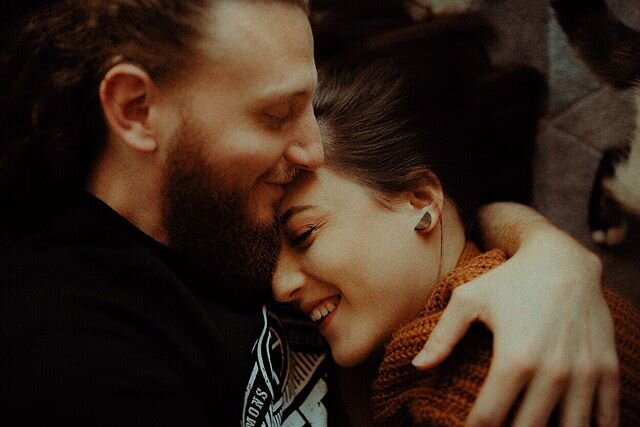 Cuddle time 🥰
//
L’heure du câlin 🥰
Ca va? Vous ne tournez pas trop en rond chez vous ? Es-ce que vous en profitez pour faire ce que vous n’avez jamais eu le temps de faire ? De mon côté je travaille et je prends le temps pour faire plein de choses créatives ✨ et vous comment occupez vous votre temps ? 😘
.
.
.
.
.
.
#toulousemaville #toulouse #photographetoulouse #photographemariage #photographemariagetoulouse #stayhome #lovers #couplegoals #bridetobe2021 #intimatesession #lovewins