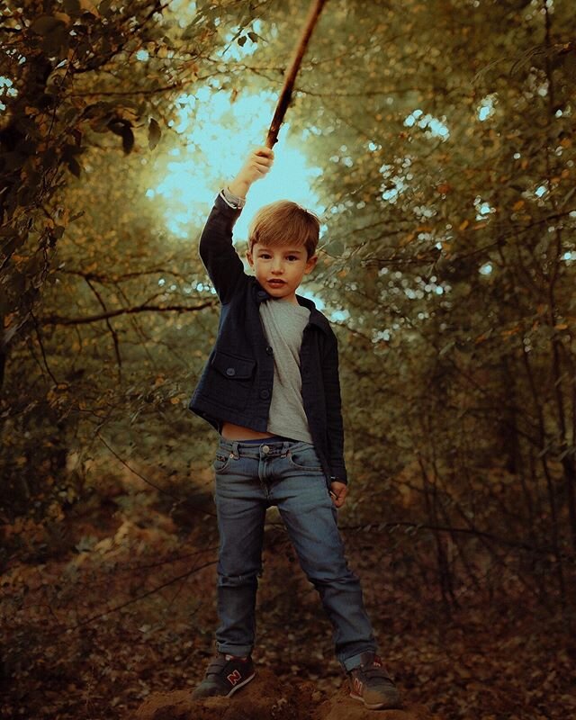 Moi, Solal, 6 ans à la conquête du monde ☄️
.
.
Des portraits d’enfants qui raconte des histoires ✨
.
.
Vous aimez ce genre de portrait d’enfant ? 😊
.
.
#childrenportrait #enfant #photographetoulouse #photographefamille #photographefamilletoulouse #childrenaremagic #toulousemaville #familyfirst #childhood #documenterlavie #narrateurdevie #candidchildhood #runwildmychild #littleandbrave